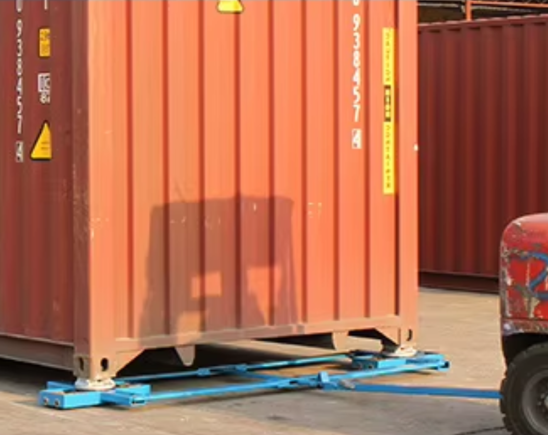 Container moving skates structural detail heavy‑load carrier device